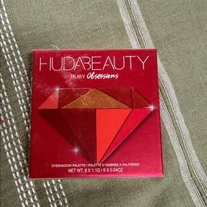HUDA BEAUTY Ruby Obsessions Eyeshadow Palette